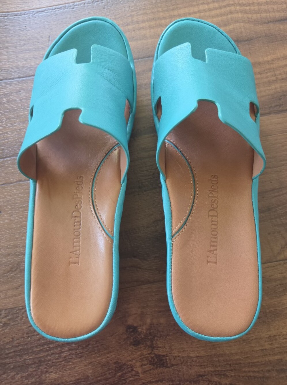 L'amour Des Pieds Womens Soft Leather Turquoise Slide Sandals. Sz 8M
